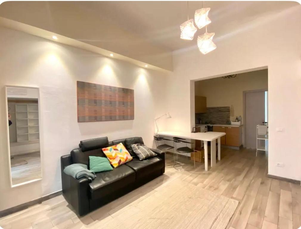 フィレンツェCosy Modern Flat Private Patioアパートメント エクステリア 写真